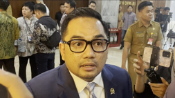 Ketua Komisi II DPR Rifqinizamy Karsayuda di gedung DPR, kompleks parlemen, Senayan, Jakarta, Senin, 28 April 2025. (Foto: Yustinus Patris Paat)
