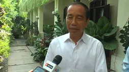 Presiden ke-7 RI Joko Widodo (Jokowi) saat diwawancara jurnalis B-Universe di kediamannya, Jalan Kutai Utara No.1, Kelurahan Sumber, Kecamatan Banjarsari, Kota Solo, Jawa Tengah, Kamis, 8 Mei 2025 (Beritasatu.com/Wijayanti Putri)