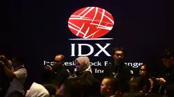Pengunjung berada di galeri Bursa Efek Indonesia (BEI), Jakarta. (Investor Daily/David Gita Roza)
