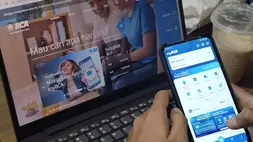 Foto ilustrasi. Nasabah sedang memanfaatkan layanan super apps MyBCA. (Investor Daily/Nida Sahara)
