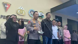 Kapolri Listyo Sigit Prabowo bersama Menteri UMKM Maman Abdurrahman saat meresmikan 28 SPPG di Mako Brimob Depok, Kamis (17/7/2025)
