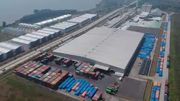 Foto udara suasana salah satu industri di Kawasan Ekonomi Khusus (KEK) Industropolis Batang, Kabupaten Batang, Jawa Tengah, Kamis (24/7/2025). (ANTARA FOTO/Harviyan Perdana Putra)