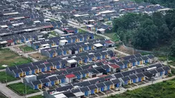 Foto udara kompleks perumahan KPR subsidi di Parung Panjang, Kabupaten Bogor, Jawa Barat. (ANTARA/Putra M. Akbar)