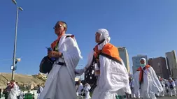 Jamaah calon haji Indonesia bersiap melakukan umrah sunah di Masjidil Haram, Mekah, Arab Saudi, Selasa (13/6/2023). (Foto: ANTARA FOTO/Wahyu Putro A/foc/am)