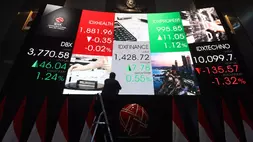 Pengunjung berada di galeri BEI, Jakarta. (Investor Daily/David Gita Roza)