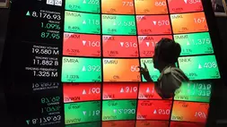 Pengunjung berada di galeri BEI, Jakarta. (Investor Daily/David Gita Roza)