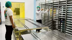 SPPG Bogor Tamansari Sukamantri dinilai layak menjadi model nasional zero waste berkat inovasi pengolahan limbah berbasis maggot, ekonomi sirkular, serta standar higienitas yang konsisten dipenuhi. (BGN)