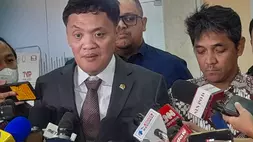 Komisi III DPR Habiburokhman saat memberi keterangan usai pertemuan antara Kapolres, Kejaksaan Negeri Sleman, keluarga Hogi di Komplek Parlemen Senayan, Jakarta pada Rabu (28/1/2026)