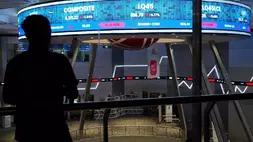 Bursa Efek Indonesia (BEI). (Foto: AP/ Tatan Syuflana)