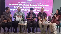 Kiri ke kanan: Ketua Satgas Imunisasi Anak Ikatan Dokter Indonesia (IDAI), Prof DR dr Hartono Gunardi, SpA, Subsp. TKPS, Ketua Satgas Imunisasi Dewasa PP PAPDI Dr dr Sukamto Koesnoe, SpPD, K-AI, FINASIM, dan Dokter penyakit dalam Dr dr Adityo Susilo, SpPD, K-PTI, FINASIM dalam diskusi demam berdarah dengue di Jakarta.