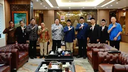 Pertemuan Menteri Koordinator Bidang Perekonomian Airlangga Hartarto dan Wakil Menteri Haji dan Umrah Dahnil Anzar Simanjuntak di Jakarta, Kamis, 12 Februari 2026. (Kemenko Perekonomian)