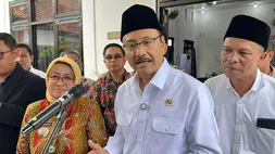 Menteri Sosial RI, Syaifullah Yusuf saat meninjau Sekolah Rakyat Terintegrasi (STR) 44 di Pejagoan, Kabupaten Kebumen, Jawa Tengah, Sabtu (14/2/2026). (B-Universe/Muharom Adi Yuliarta)