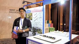 Syaukat Firdausi dari Universitas Gadjah Mada menampilkan desain arsitektur bertema Hanging Garden of Malioboro dalam AYDA Award 2026.