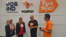 Direktur Pengembangan Bisnis dan Manajemen Portofolio Pos Indonesia Prasabri Pesti (kedua dari kanan) dan Senior Vice President (SVP) Retail Business PT Pos Indonesia Helly S. Halimah (kedua dari kiri) saat buka puasa bersama media di gedung Kantor Pos Indonesia, Jakarta, Rabu (4/3/2026). (Foto: B-Universe/Eman)