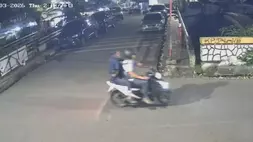 Dua orang terduga pelaku penyiraman air keras terhadap Aktivis KontraS Andrie Yunus, yang terekam CCTV

