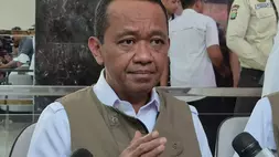 Menteri Energi dan Sumber Daya Mineral (ESDM), Bahlil Lahadalia saat menyampaikan keterangan pers di Kantor Kementerian ESDM, Jakarta, Selasa (17/3/2026). (B-Universe Photo/Bambang Ismoyo)