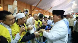 Sejumlah pengemudi ojek online (ojol) meramaikan acara open house Hari Raya Idulfitri 1447 Hijriah di Istana Negara, Jakarta, Sabtu (21/3/2026). (B-Universe Photo/Celvin Moniaga Sipahutar)