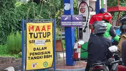 Pengendara motor mengantre untuk mengisi bahan bakar minyak (BBM) nonsubsidi di salah satu SPBU di Jakarta, baru-baru ini. (Investor Daily/Prisma Ardianto)