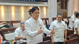 Menteri Keuangan Purbaya Yudhi Sadewa saat akan mengikuti rapat kerja bersama Komisi XI DPR RI di Gedung Parlemen, Jakarta, Senin (6/4/2026). (B-Universe Photo/Addin Anugrah Siwi)