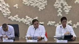 Menteri Koordinator Bidang Perekonomian, Airlangga Hartarto dalam konferensi pers di kantor Kemenko Perekonomian, Jakarta, Senin (6/4/2026). (B-Universe Photo/Bambang Ismoyo)