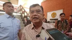  Wakil Presiden ke-10 dan ke-12 Republik Indonesia, Jusuf Kalla, hadir sebagai pembicara dalam kuliah umum bertema Peran dan Tantangan Civil Society dalam Humanitarian Activities yang digelar di Auditorium Juwono Sudarsono, Fakultas Ilmu Sosial dan Ilmu Politik, Universitas Indonesia, Kota Depok, Selasa 7 April 2026 (Beritasatu.com/ Fahri ali).