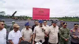 Satgas Penertiban Kawasan Hutan (PKH) turun langsung meninjau lokasi tambang ilegal PT Asmin Koalindo Tuhup (AKT) di Kabupaten Murung Raya, Kalimantan Tengah (Kalteng), Selasa (7/4/2026). (Dok.Puspenkum Kejagung/Istimewa)