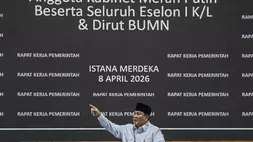 Presiden Prabowo Subianto memberi taklimat saat Rapat Kerja Pemerintah dengan Kabinet Merah Putih berserta seluruh Eselon I K/L dan Dirut BUMN di Kompleks Istana Kepresidenan, Jakarta, Rabu (8/4/2026). (ANTARA FOTO/Galih Pradipta)