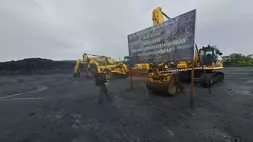 Sejumlah alat berat yang disita tim penyidik Jampidsus Kejaksaan Agung (Kejagung) terkait kasus dugaan korupsi pengelolaan tambang PT AKT. 