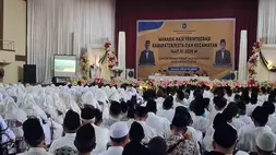 Wakil Ketua Komisi VIII DPR Abdul Wachid memberi pesan saat kegiatan manasik haji terintegrasi yang digelar di Gedung Haji Kabupaten Jepara, Kamis (9/4/2026). 