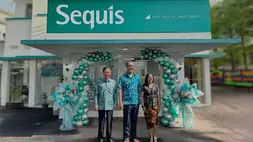 Direksi Sequis Life berfoto usai peresmian Sequis Center Medan, Senin (10/4/2026). Dari kiri: Director & Chief Operations Officer Dian Ekawati, President Director & CEO Ted Margono, dan Director & Chief Agency Officer Edisjah.
Sumber; IST