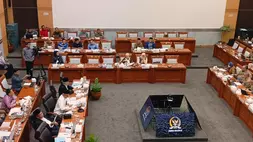 Rapat kerja (raker) Kementerian Haji dan Umrah dengan Komisi VIII DPR di Komplek Parlemen, Senayan, Jakarta pada Selasa (14/4/2026). (B-Universe/Ilham Oktafian)