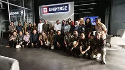 Jajaran manajemen KAI dan B-Universe berfoto bersama usai media visit ke kantor B-Universe di PIK 2, Kabupaten Tangerang, Banten, pada Rabu (15/4/2026