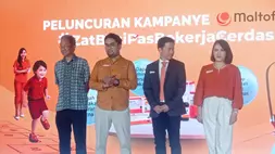  Dokter Spesialis Anak dan Konselor Laktasi, dr Lucky Yogasatria Sp.A (2 kiri), Direktur PT Combiphar Weitarsa Hendarto (tengah), dan Senior General Manager Marketing PT Combiphar Debi Widianti dalam kampanye zat besi di Jakarta.