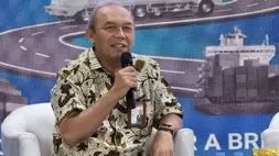 Direktur Pelaksana Bisnis II Indonesia Eximbank, Sulaeman dalam media briefing Kementerian Keuangan di Gresik, Jawa Timur, Jumat (17/4/2026). (B-Universe Photo/Akmalal Hamdhi)