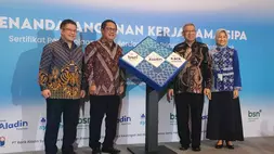 (kiri-kanan) Kepala Departemen Ekonomi dan Keuangan Syariah BI Dadang Muljawan, Direktur Utama BSN Alex Sofjan Noor, Direktur Utama Bank Aladin Syariah Koko Tjatur Rachmadi, dan Presiden Direktur BCA Syariah Yuli Melati Suryaningrum pada penandatanganan perjanjian kerja sama SiPA di Jakarta, Rabu (22/4/2026). (Investor Daily/Nida Sahara)