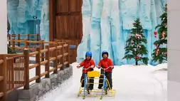 China luncurkan rencana kota ramah anak dan pemuda untuk atasi krisis populasi. Fokus pada hunian, subsidi anak, dan kualitas hidup 2030.