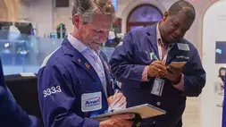 Ilustrasi Wall Street (AP Photo/Richard Drew)