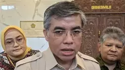 Menteri Ketenagakerjaan (Menaker), Yassierli, di Kantor Kemenko Perekonomian, Jakarta, Kamis (23/4/2026). (B-Universe Photo/Akmalal Hamdhi)