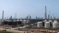 Kompleks pengolahan petrokimia Hengli terletak di Pulau Changxing di Provinsi Liaoning, China.