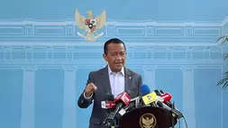 Menteri Energi dan Sumber Daya Mineral (ESDM), Bahlil Lahadalia, dalam konferensi pers usai rapat terbatas bersama Presiden Prabowo Subianto di Istana Kepresidenan, Jakarta, Senin (27/4/2026). (B-Universe Photo/Celvin Moniaga Sipahutar)