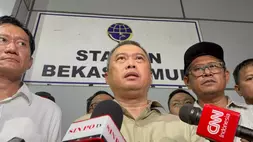 Menteri Perhubungan Dudy Purwagandhi di Stasiun Bekasi Timur, Selasa (28/4/2026).
