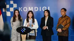 Menkomdigi Meutya Hafid didampingi Dirjen Komunikasi Publik dan Media (KPM) Fifi Aleyda Yahya dan Dirjen Pengawasan Ruang Digital Alexander Sabar melakukan konferensi pers bersama VP Global Public Policy Nicky Jackson Colaco di Kantor Kementerian Komdigi, Jakarta Pusat, Kamis (30/04/2026). Foto: DRA/Komdigi