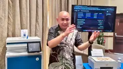 Tim HP sedang menjelaskan Managed Print Services (MPS)