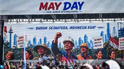 Presiden Prabowo Subianto (tengah) didampingi (dari kiri) Presiden KSBSI Elly Rosita Silaban, Ketua Umum KSPSI sekaligus Menteri Lingkungan Hidup Mohammad Jumhur Hidayat, Presiden KSPSI AGN Andi Gani Nena Wea, Presiden KSPI Said Iqbal, Ketua Umum KPBI Ilhamsyah, berpidato saat menghadiri peringatan Hari Buruh Internasional (May Day) 2026 di kawasan Monumen Nasional (Monas), Jakarta, Jumat (1/5/2026). Dalam May Day 2026 para buruh menyuarakan tuntutan pengesahan RUU Ketenagakerjaan, penghapusan outsourcing dan penolakan upah murah, hingga kekhawatiran terhadap dampak konflik global yang berpotensi memicu gelombang pemutusan hubungan kerja (PHK). (Foto: ANTARA FOTO/Galih Pradipta/kye)