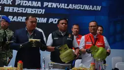 Polisi menunjukan barang bukti gas Elpiji dan alat pengoplos di Klaten, Jawa Tengah, Sabtu 2 April 2026. (Beritasatu.com/ Joko Laksono).