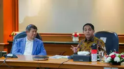 Menhut Raja Juli Antoni dan Ketua Satgas Inovasi Pembiayaan Pengelolaan Taman Nasional, Hashim Djojohadikusumo di kantor Kemenhut, Jakarta, Rabu (29/4/2026)