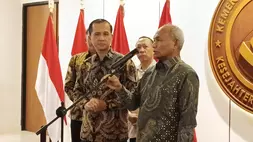Menteri Transmigrasi (Mentrans), M. Iftitah Sulaiman Suryanegara, bersama Kepala SKK Migas, Djoko Siswanto dalam konferensi pes di Jakarta Selatan, Senin (4/5/2026). (B-Universe Photo/Erfan Maruf)