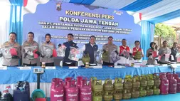 Konferensi pers pengungkapan kasus penyalahgunaan BBM dan elpiji bersubsidi di Mako Dit Reskrimsus Polda Jateng, Kecamatan Banyumanik, Kota Semarang, Selasa (5/5/2026).