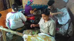 Pengrajin batik tulis Rembang. (ist)