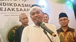 Gubernur Jawa Barat, Dedi Mulyadi (KDM) saat Sinergi Kemendikdasmen dan Kejaksaan Agung Dalam Pengawalan Program Indonesia Pintar di Satuan Pendidikan melalui Jaksa Garda (Jaga) Indonesia Pintar di Bandung, Rabu, 6 Mei 2026. (Beritasatu.com / Hendro Situmorang)
